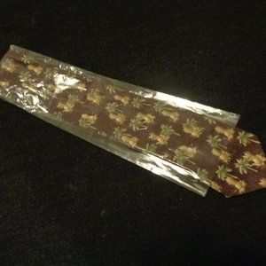 WHITE LOTUS STYLED NEW WITHOUT TAGS TROPICS PINEAPPLE PALM TIE